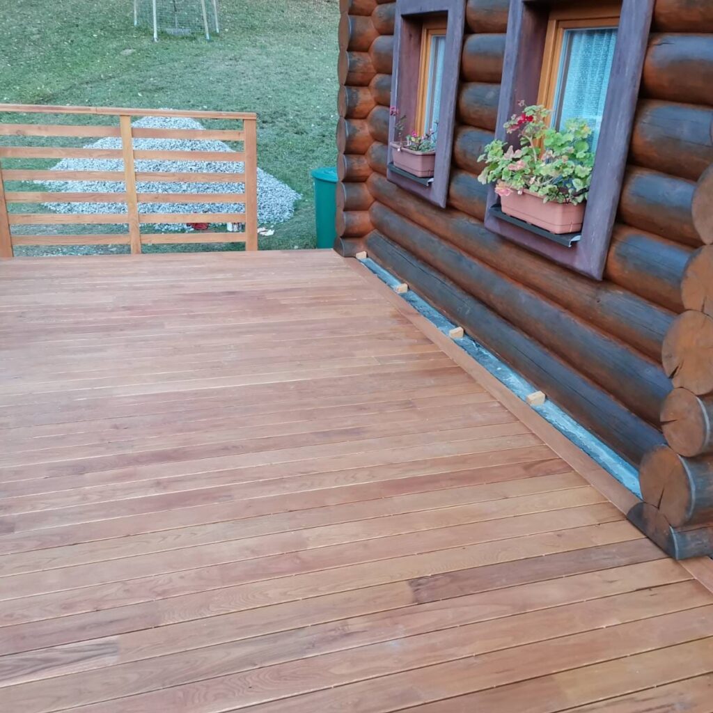 Terasa z agátoveho dreva